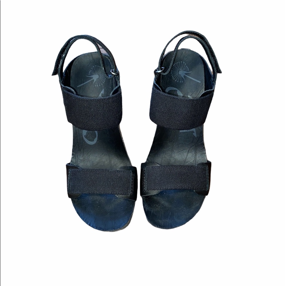 Size 8 OTBT black trailblazer wedges